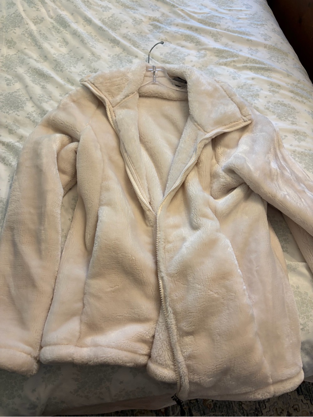 Ideology Plush Teddy Jacket in Cream